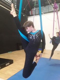 amaca aerea, torino, la fucina del circo, corso, scuola, discipline aeree, circo torino, danza aerea, tessuti